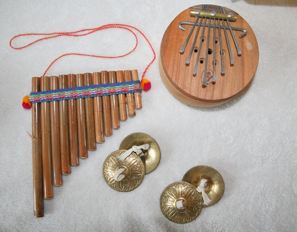 Pánsíp, kalimba, ujjcintányérok